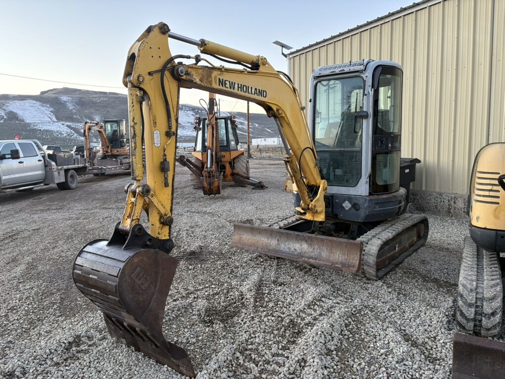 2010 New Holland E35 Excavator Closed Cab