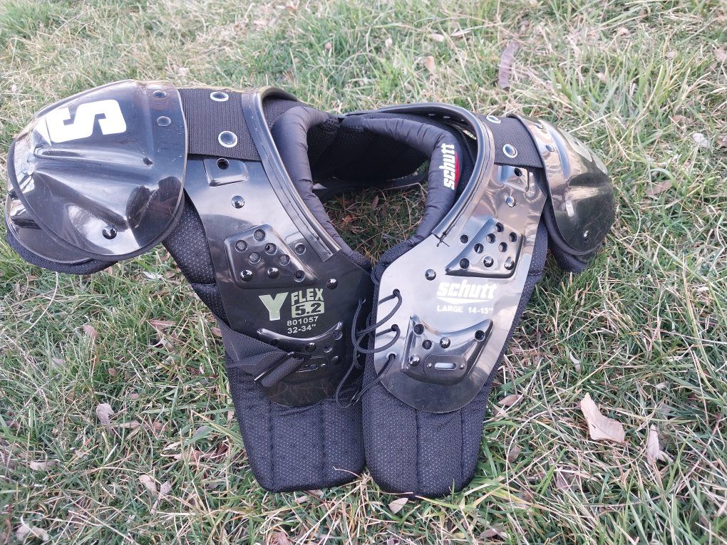 youth L football shoulder pads