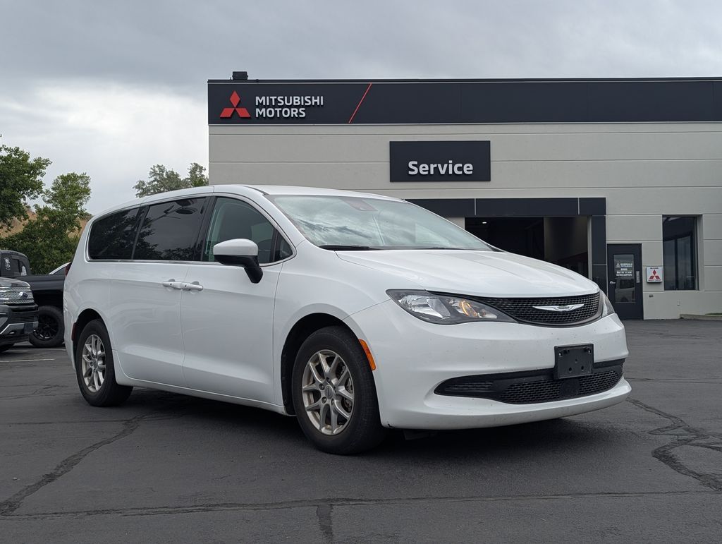 2023 Chrysler Voyager LX
