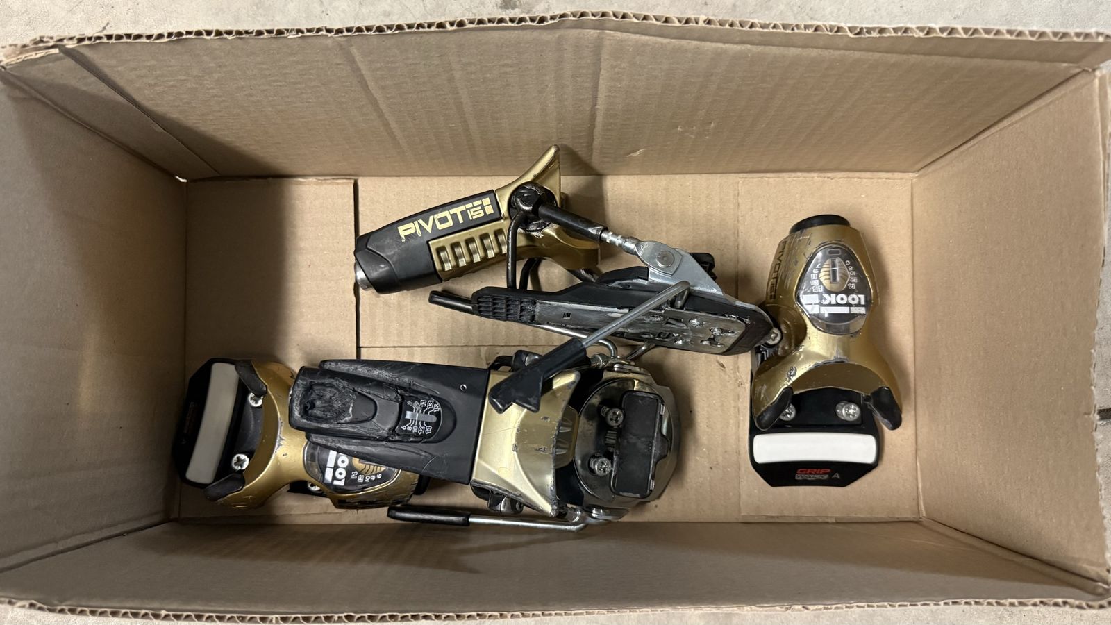Look Pivot 15 GW Ski Bindings - Gold - Used 95 brake but has been stretched to fit 105 width