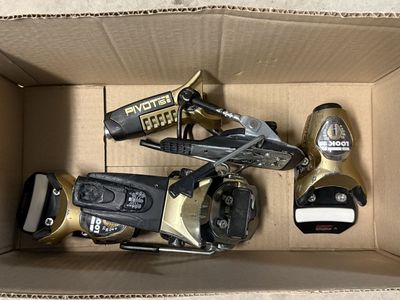 Look Pivot 15 GW Ski Bindings - Gold - Used 95 brake but has been stretched to fit 105 width