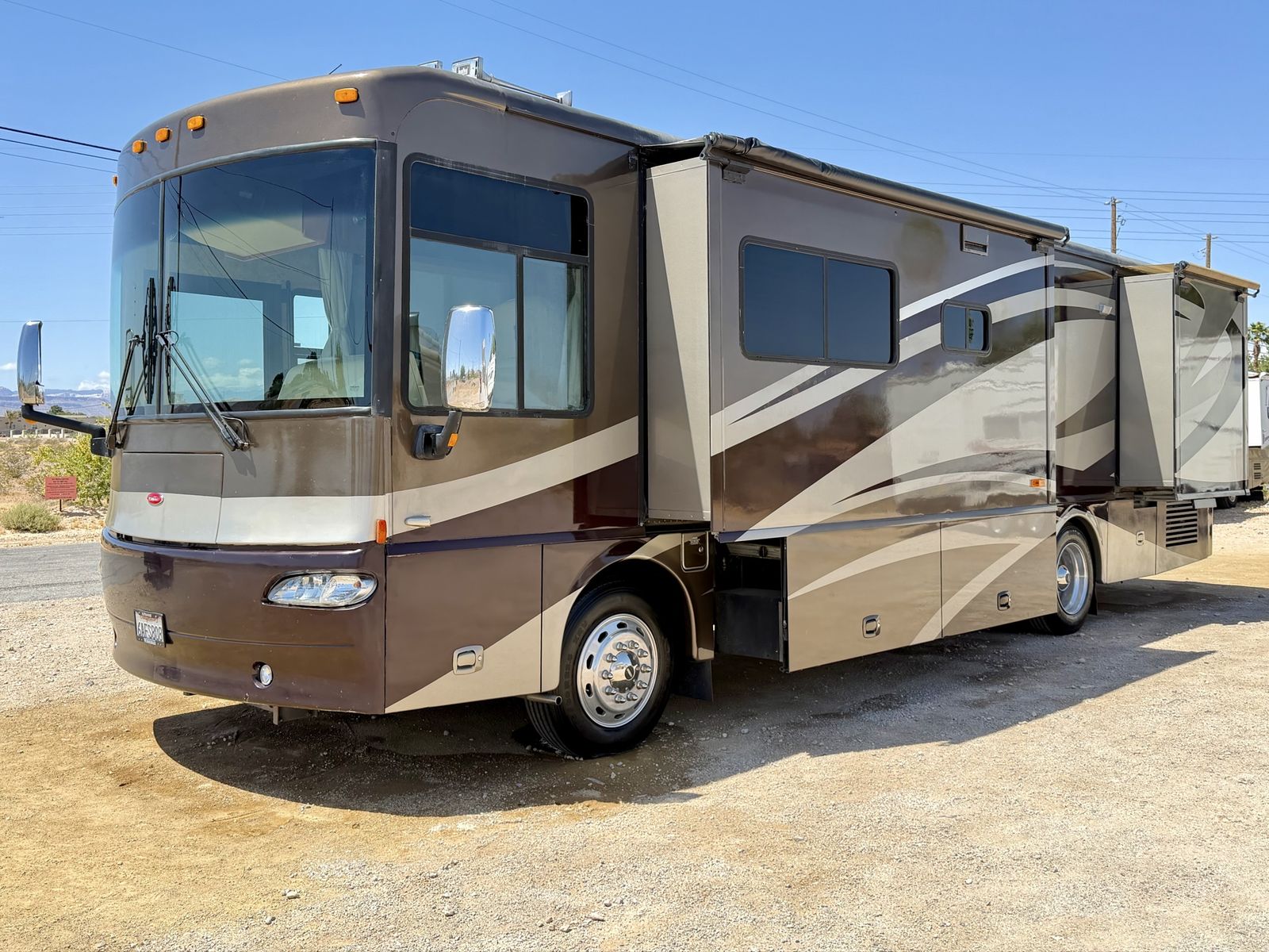 2008 Winnebago journey diesel pusher 2 slides low miles $40,000