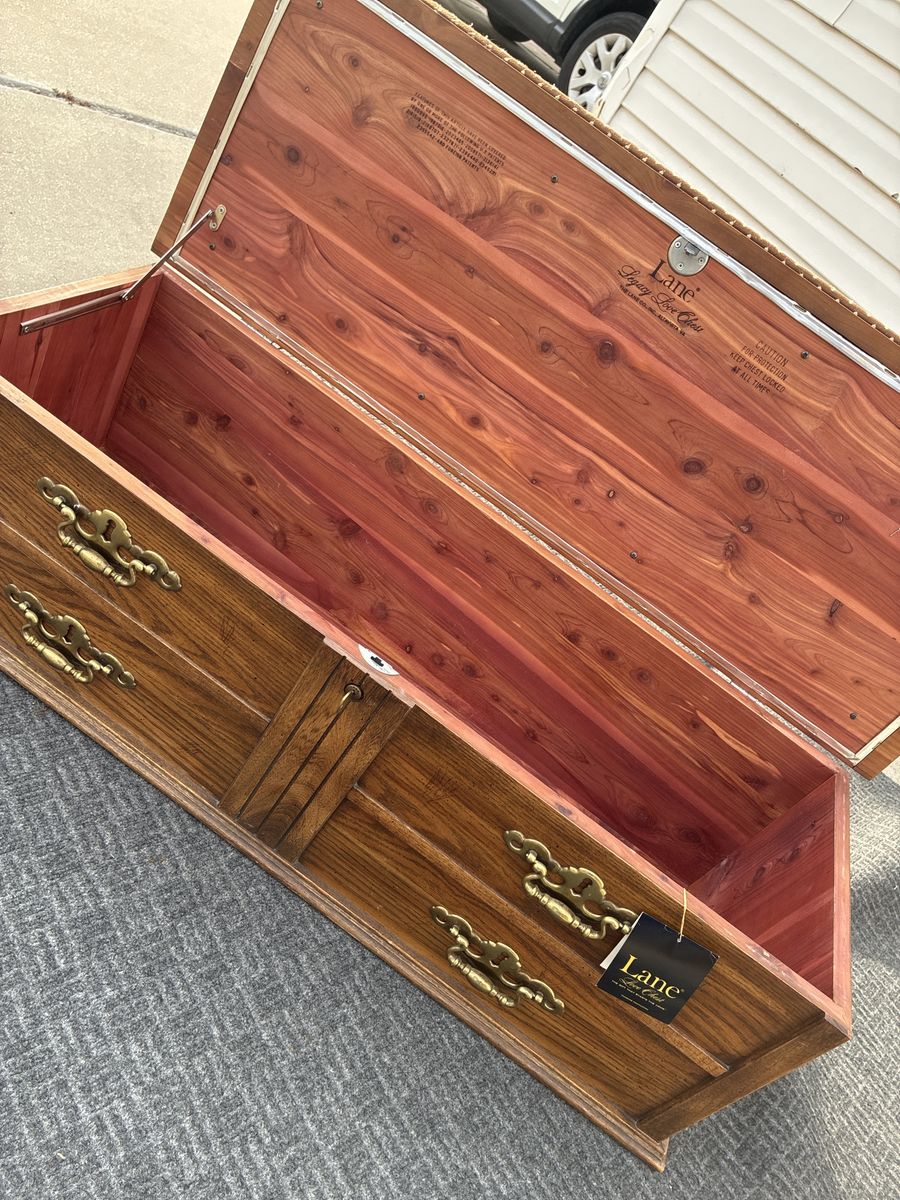 Lane Legacy Love Chest Cedar Chest w/ Cushion Top & Key - 45" Long, Excellent Condition