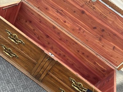 Lane Legacy Love Chest Cedar Chest w/ Cushion Top & Key - 45" Long, Excellent Condition