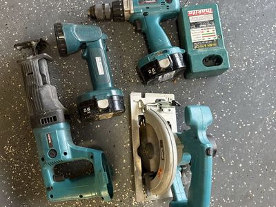18V Makita Cordless Power Tool Set: Drill, Reciprocating Saw, Circular Saw, flashlight, Charger - Used