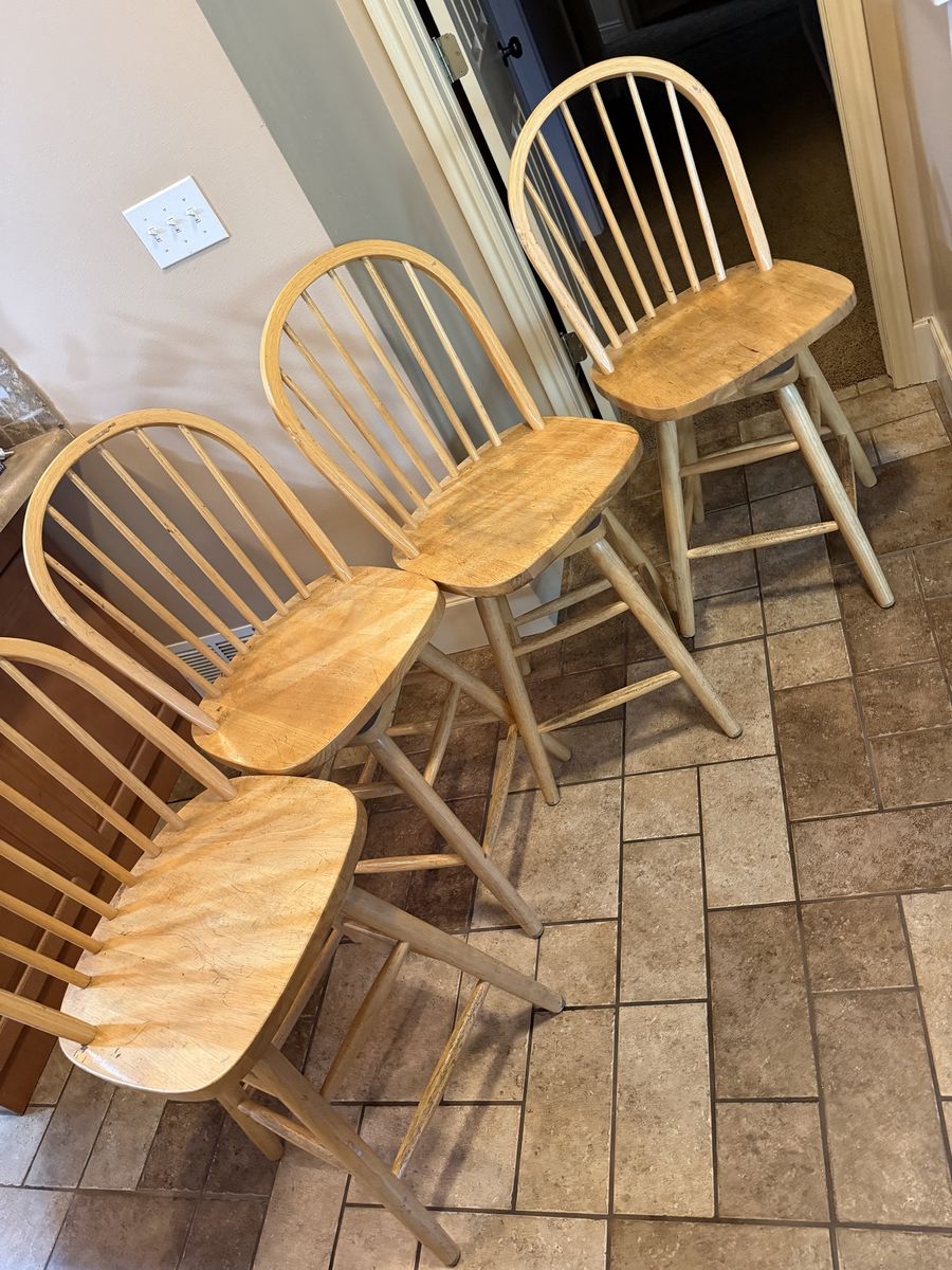 Set of 4 Wood Spindle Back Counter Height Bar Stools