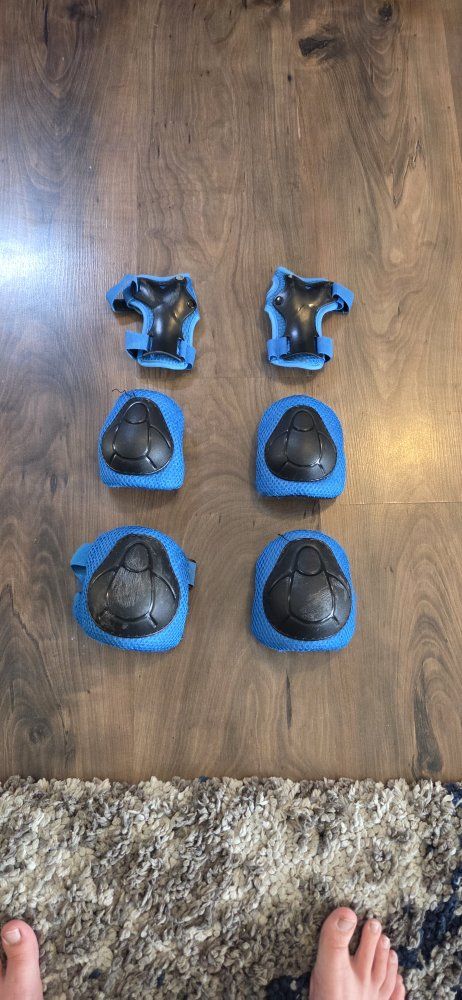Kids Knee, elbow, & hand pads. Biking, roller skating, skate boarding Safety gear