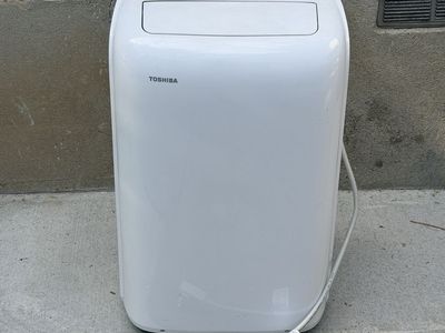 Toshiba Portable Air Conditioner Unit White