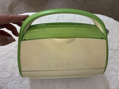 Cricut Cuttlebug Manual Die Cutting & Embossing Machine Green & Cream Handle Craft Tool - Lightly Used