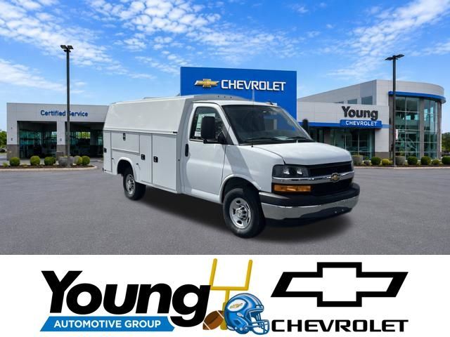 2025 Chevrolet Express 3500 
