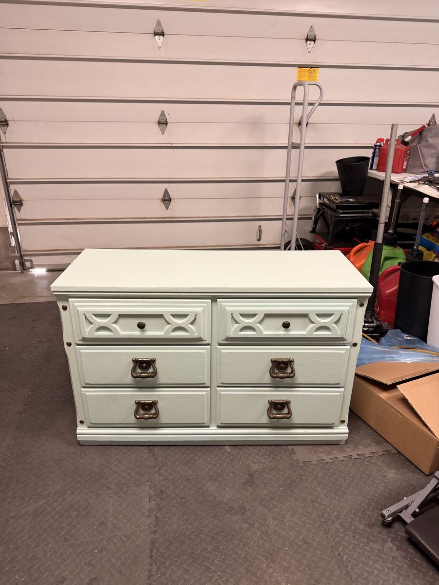 Vintage Light Green 6-Drawer Dresser with