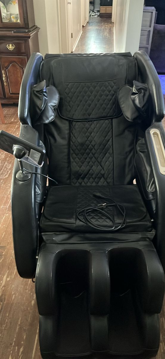 MOLYLEX Full Body Zero Gravity Massage Chair with Heat & Air Compression - Black, Excellent Condition
