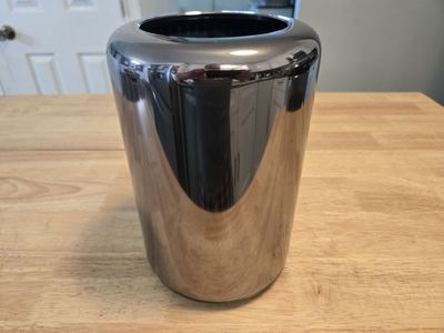 Apple Mac Pro "Trash Can" Desktop Bundle - Quad-Core Xeon, 24GB RAM, Apple Mouse & Keyboard