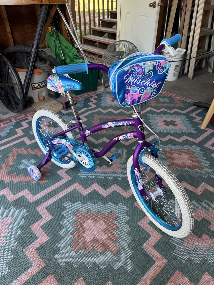 Like New! 18" Kent Mischief Child's Cruiser Bicycle with Training Wheels