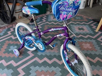 Like New! 18" Kent Mischief Child's Cruiser Bicycle with Training Wheels