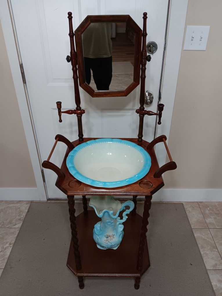 Vintage Victorian-style washstand featuring barley twist legs and a matching pitcher and bowl set. Good Conditions!