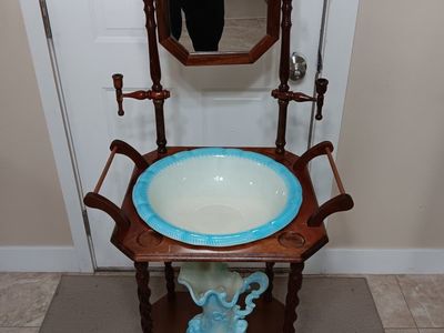 Vintage Victorian-style washstand featuring barley twist legs and a matching pitcher and bowl set. Good Conditions!