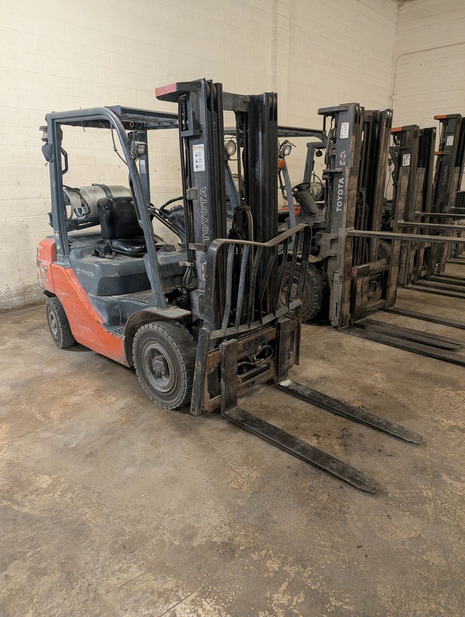 2015 Toyota 8FGU25 Forklift (6,496 hours)
