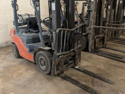 2015 Toyota 8FGU25 Forklift (6,496 hours)