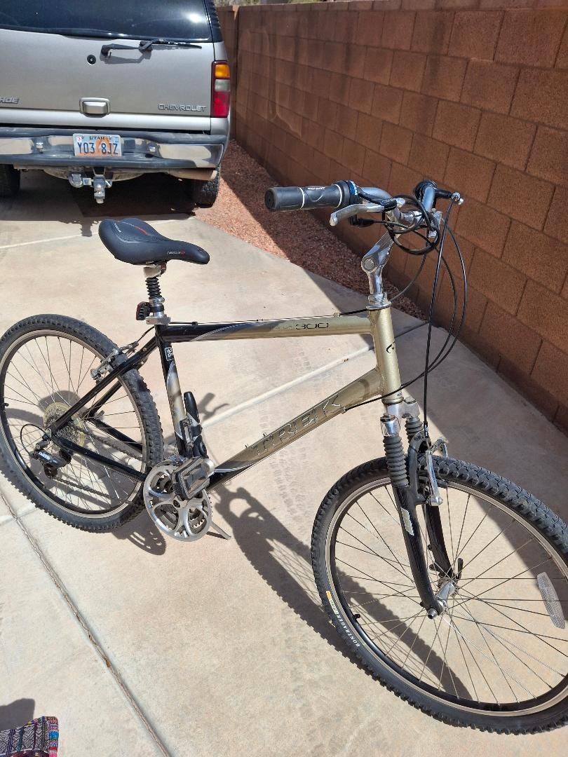 Trek Navigator 300 bicycle
