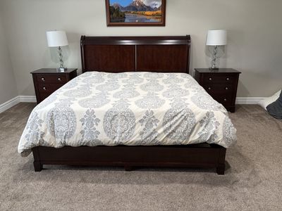 Walter E. Smithe Bedroom Set!!