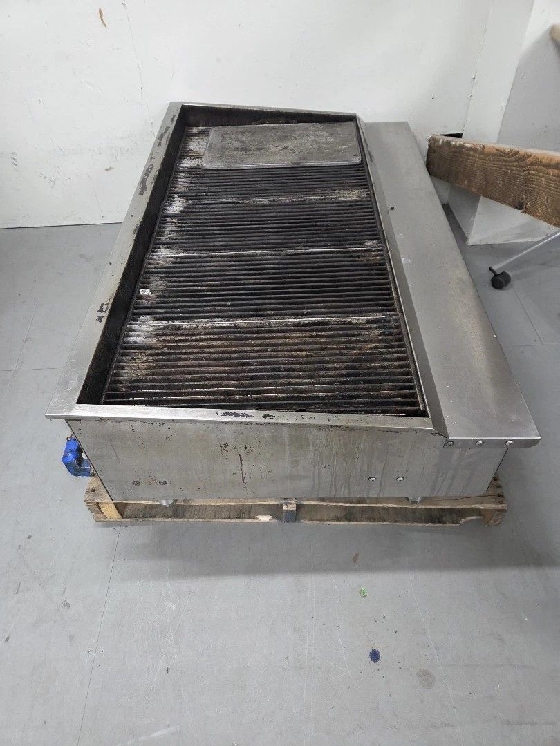 Main image 4