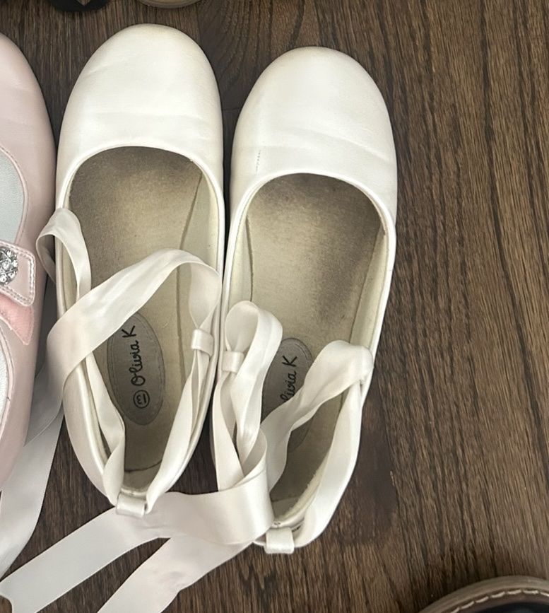Darling girls ivory church shoes size 13