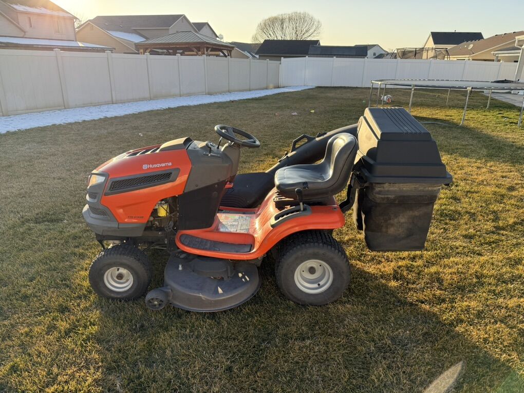 Husqvarna Riding Lawnmower w/ Bagger