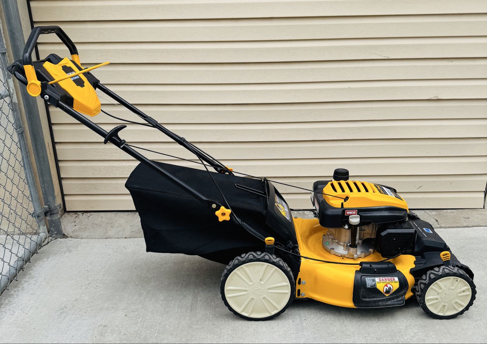 Cub Cadet SC 300 HW self-propelled walk-behind lawn mower