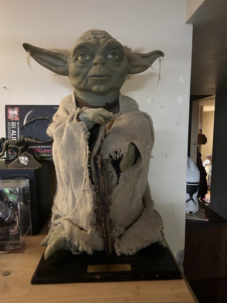 1994 Illusive Concepts Yoda statue (TESB edition)