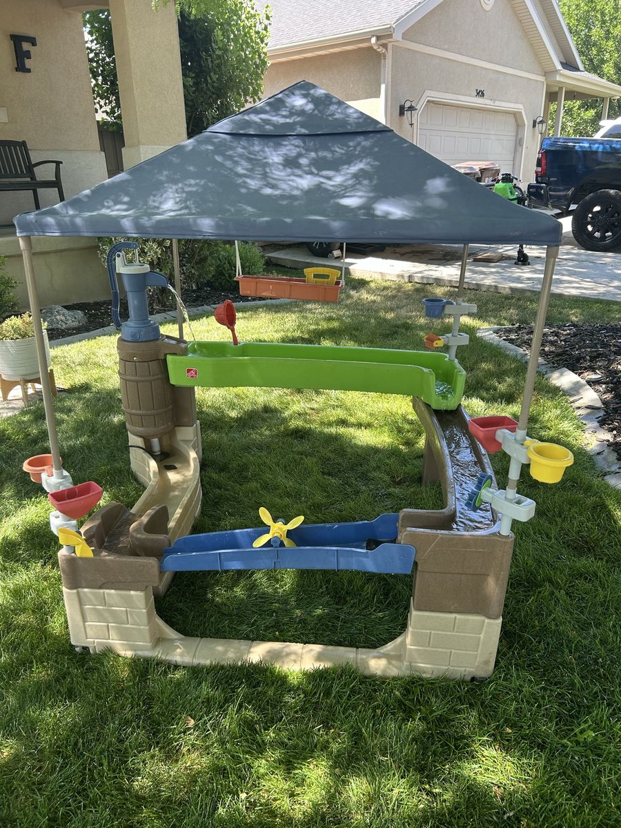 Step 2 Pump & Splash Shady Oasis with electric water pump.