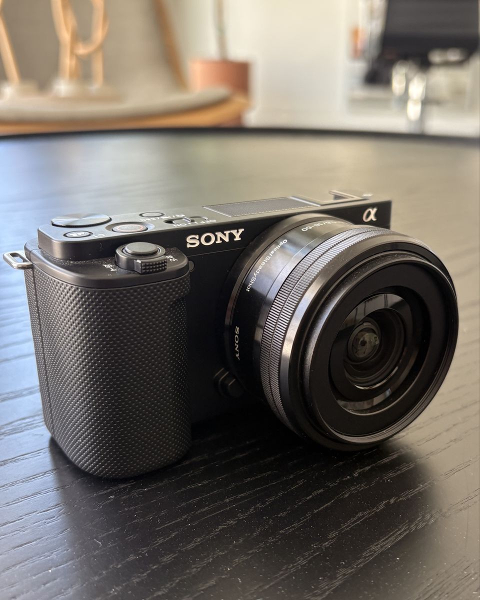 Sony Alpha ZV-E10 Mirrorless Vlog/Podcast Camera – Like New