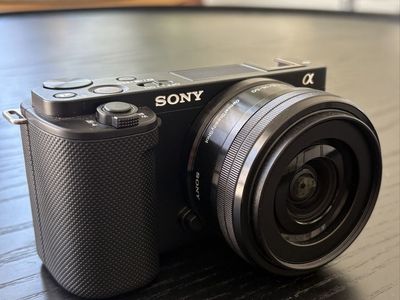 Sony Alpha ZV-E10 Mirrorless Vlog/Podcast Camera – Like New