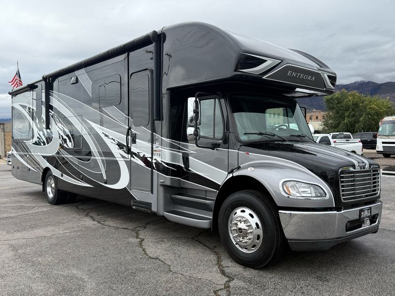 2021 Entegra Coach Accolade 37TS