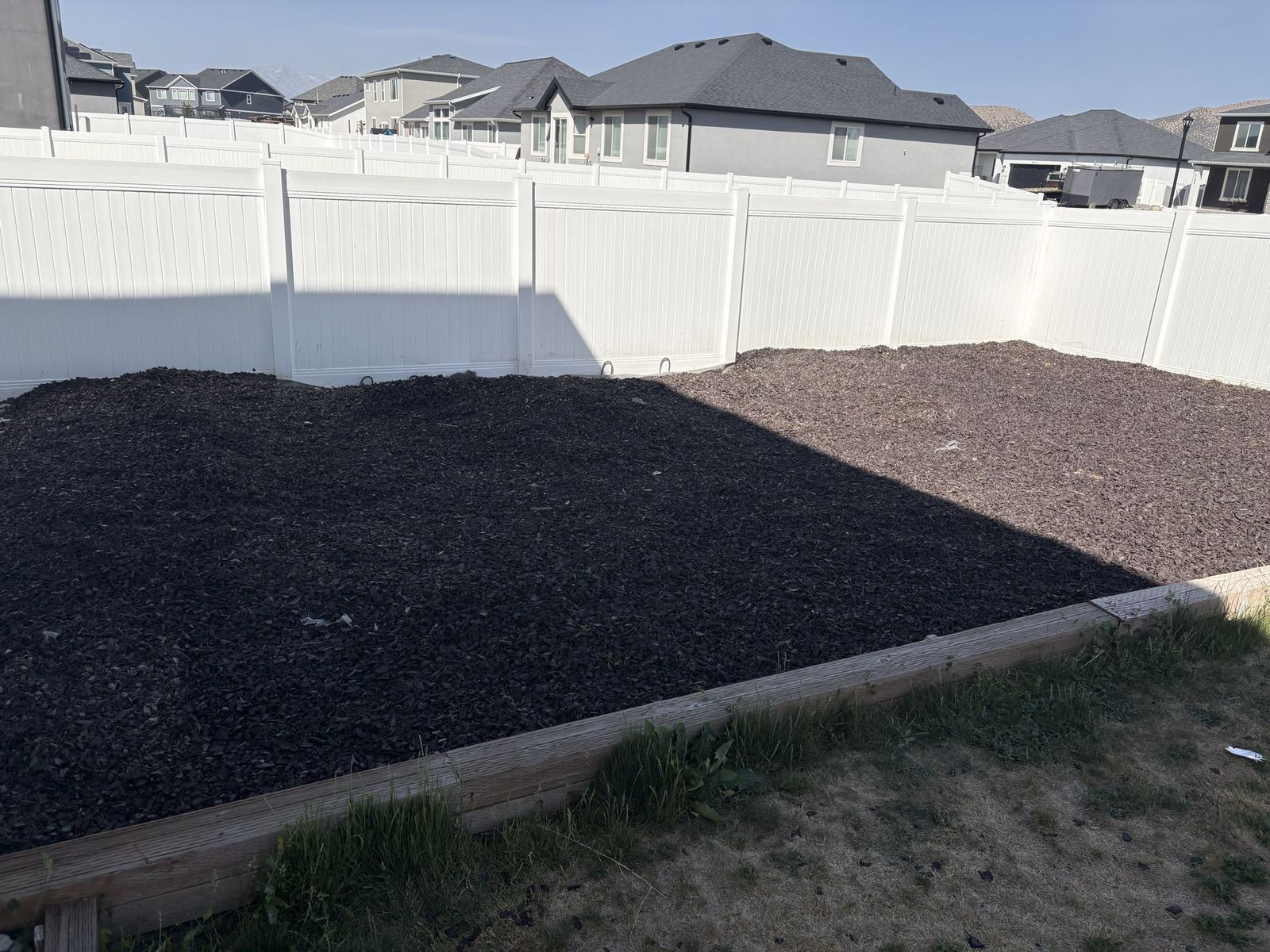Brown rubber mulch