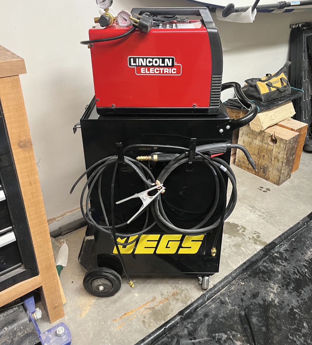 Lincoln Electric 180 weld kit and stand 