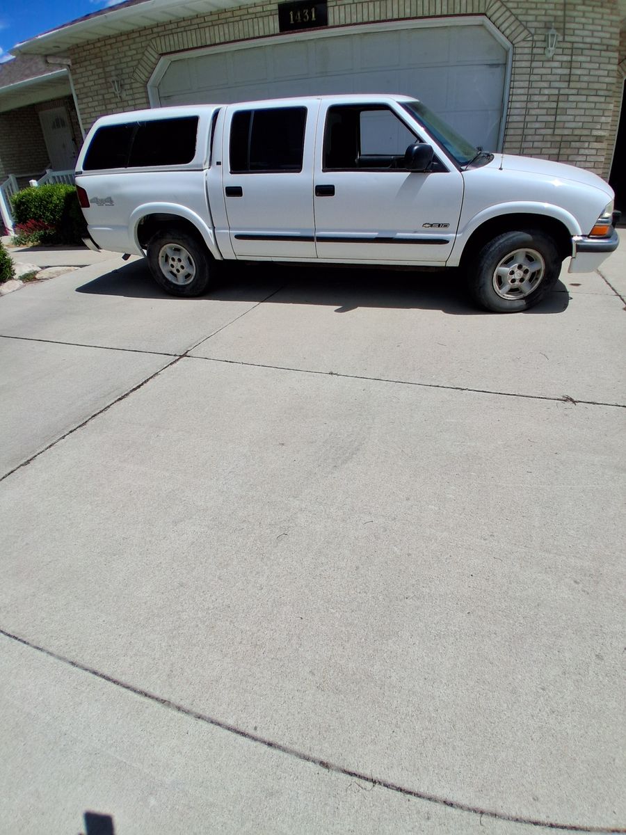 2001 Chevrolet S-10 LS