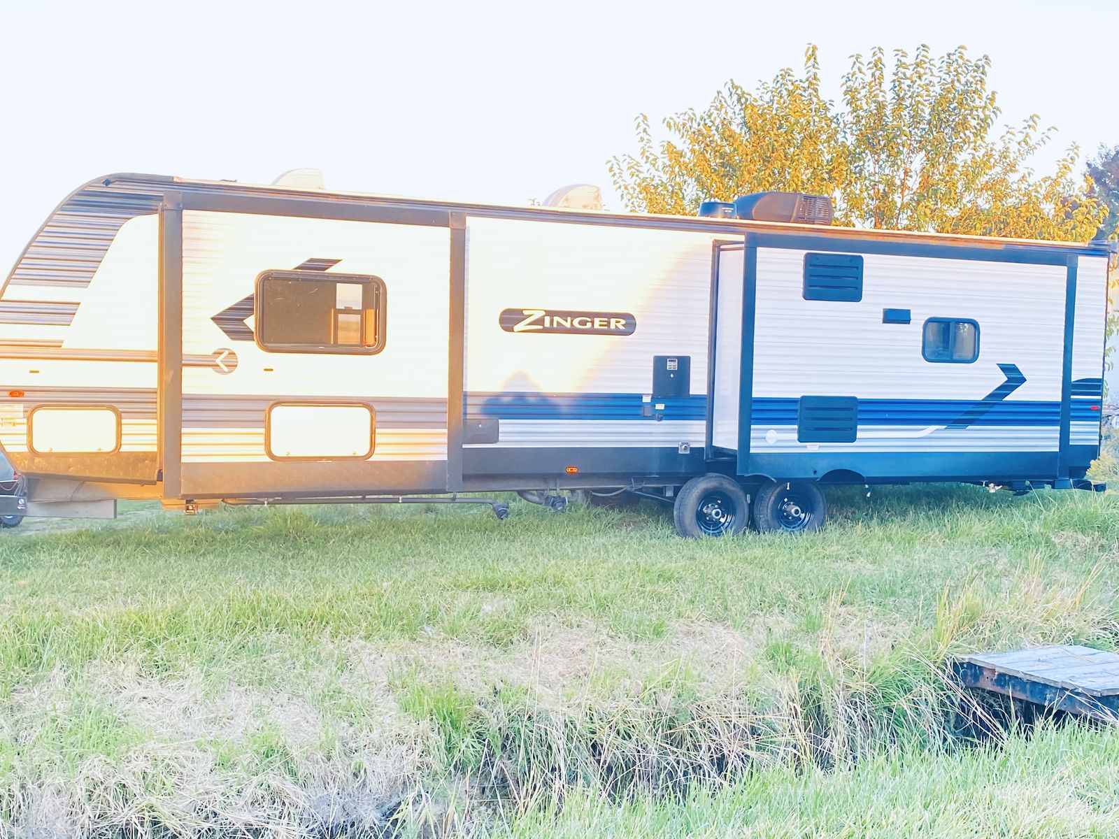 2022 Crossroads Zinger Bumper Pull Travel Trailer