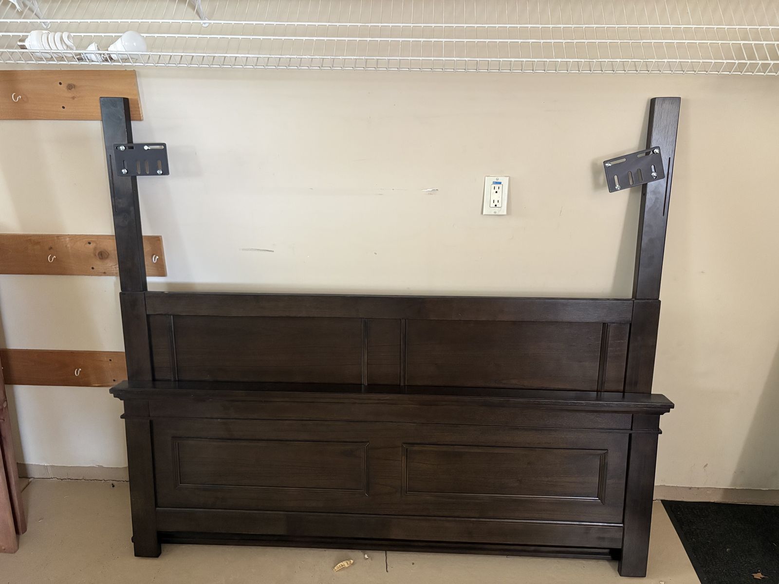 Queen Size Brown Panel Bed Set $250 cash/venmo in Draper