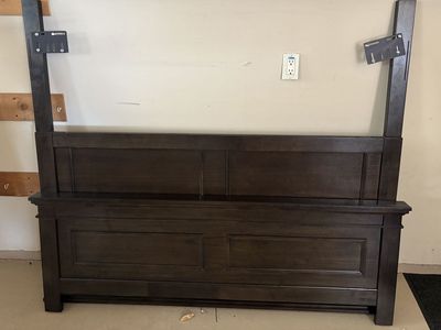 Queen Size Brown Panel Bed Set $250 cash/venmo in Draper