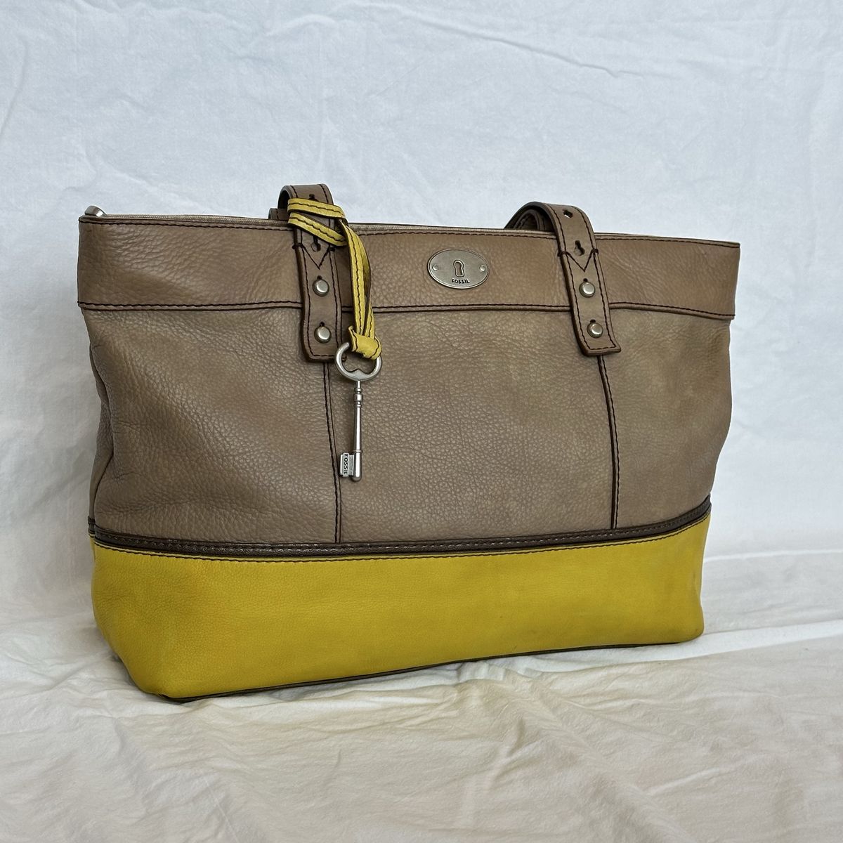 Fossil Genuine Leather Tote in Excellent Condition  2010s inspired