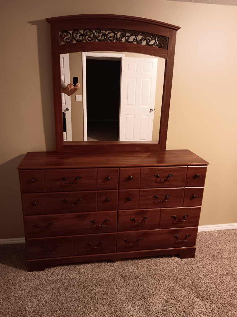 Bedroom dresser with a mirror and two nightstands.