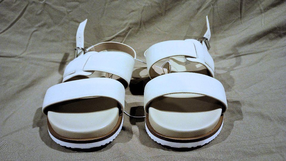 NEW Sandals MIA size 9
