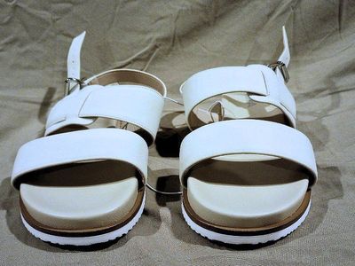 NEW Sandals MIA size 9