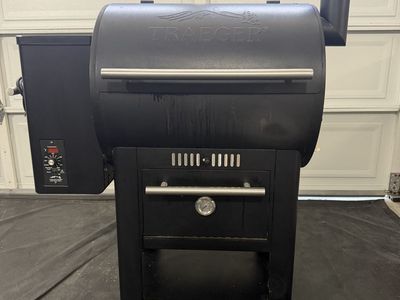 Traeger Century 22 Pellet Grill & Smoker TFB57CLB - 572 Sq. In. Black - Needs Temp Sensor