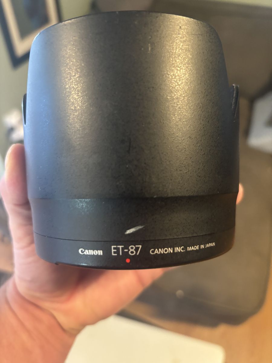 Canon Et-87 lens hood for 70-200 mm zoom