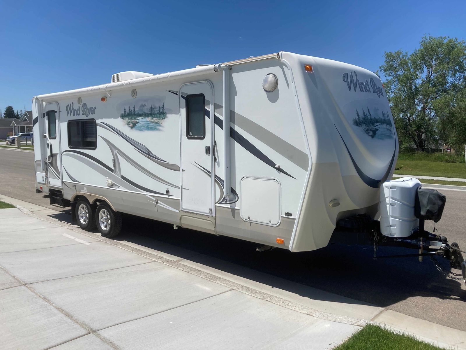 2011 OutdoorsRV 23’ Travel Trailer $16,800