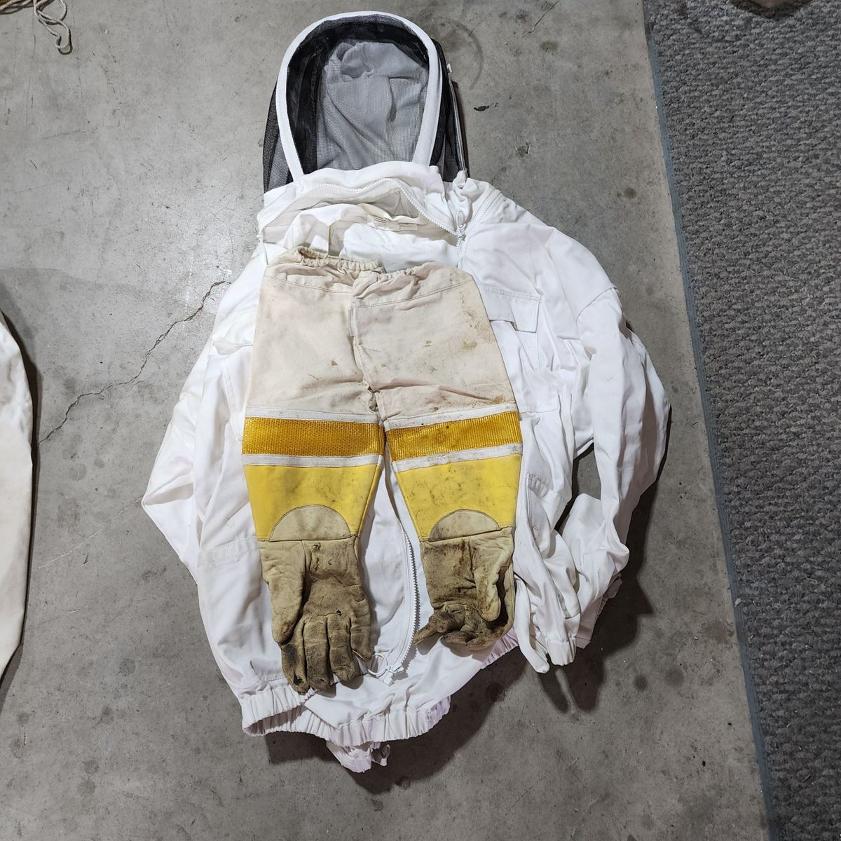 Vintage Beekeeping Suit, Veil, Gloves - White Used Beekeeper Protective Gear