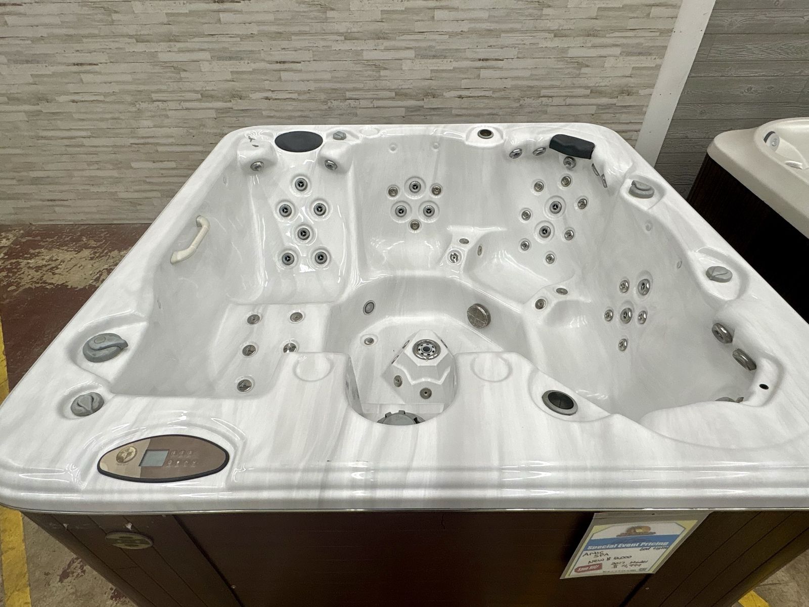 Main image 7