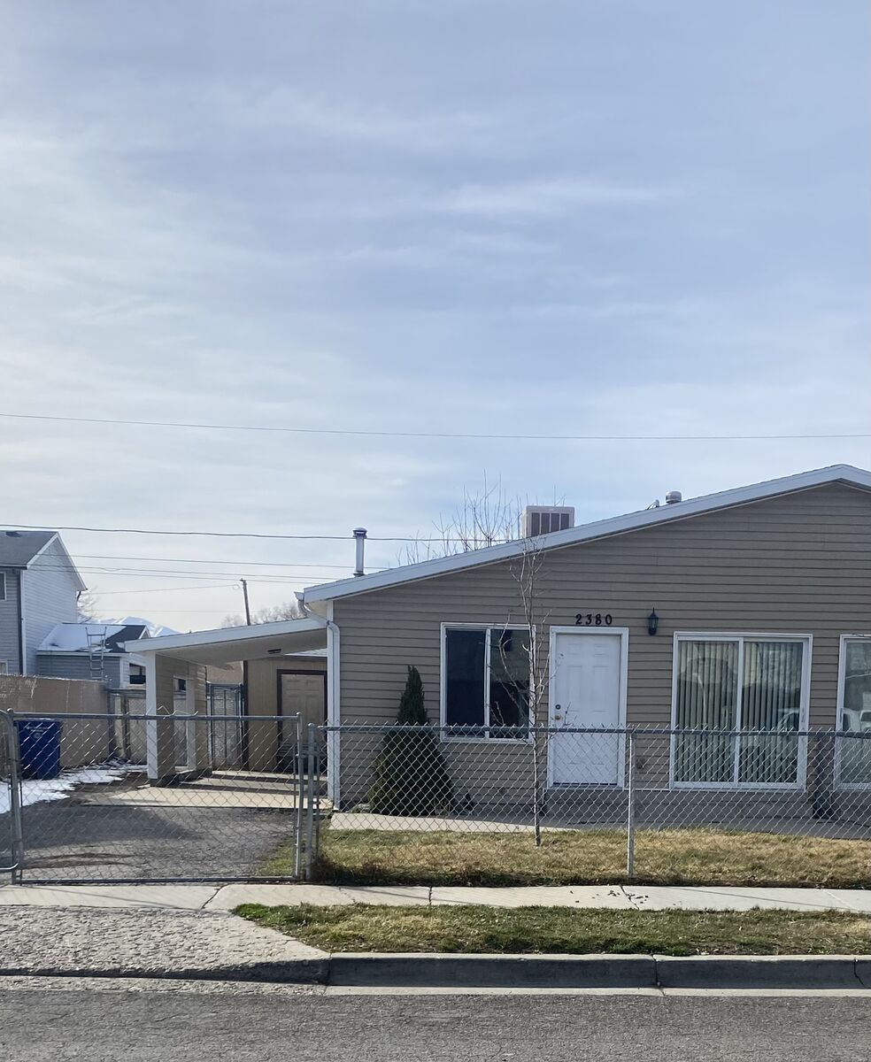 2 Bed 1 Bath Apartment For Rent